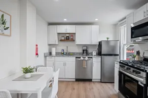 Fully Renovated 1BR Apt - 20 min to Pittsburgh - Image 2