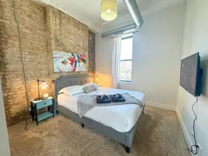 Modern suite w/loft layout & high‑speed wifi - Image 5