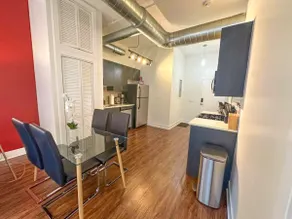 Modern suite w/loft layout & high‑speed wifi - Image 4