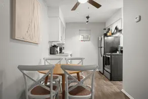 Cozy Retreat, Steps to Bars, Dining & Music - Image 2