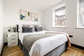 Luxury Apartment Close to Elstree & Borehamwood Station - Image 2