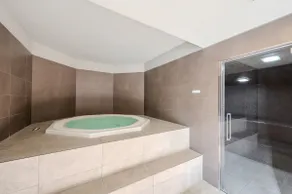 Giax Tower-Romantic Pool-Pool, Spa&Gym-Duomo 10min - Image 4