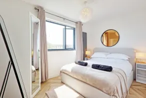 Luxury Apartment- Beach 10mins - Image 2