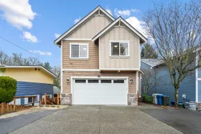5BR Home, Quiet Neighborhood, Near I-5&The Landing - Image 2