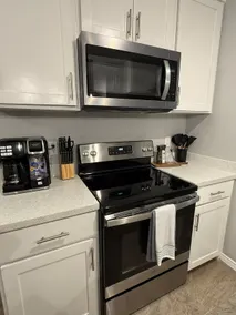 Northside Retreat- 4 miles from Airport- off Hwy-A - Image 4