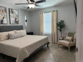 Northside Retreat- 4 miles from Airport- off Hwy-A - Image 2