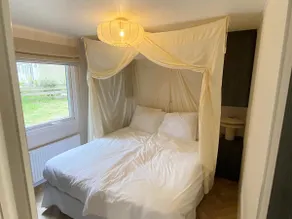 Charming Chalet on Park with Swimming Pool Restaurant and Bowling - Nationaal Park de Hoge Veluwe - Cozy Getaway Hoenderloo - Image 2