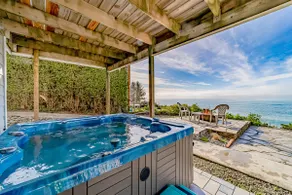 Gorgeous oceanfront estate with amazing views & ho - Image 3