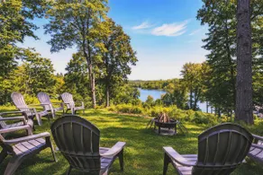 Lakeview 7BR | Huge Yard | 1 Hr from NYC - Image 4
