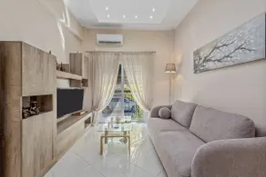 Bright & Cozy Minimal Flat - Image 5