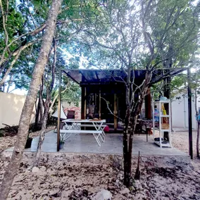 Provance Cabin Near the Airport - Image 3