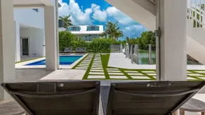 Sunshine Getaway in Kcb Luxury Pool Home, 3BR · 3 - Image 2