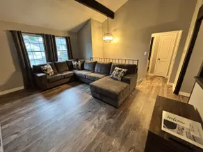 Gorgeous 2BR, Pet Friendly Condo - Image 2