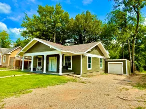Gamer’s Nest 1700 Sq Ft 3Bd 2 Bath Bomb Backyard! - Image 3