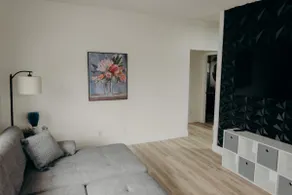 Affordable Apartmnt Near Airport - Image 2