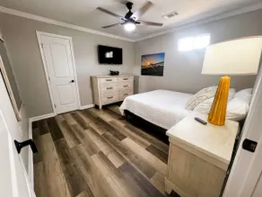 Stylish Guesthouse Near Trails + Peaceful Vibe - Image 5