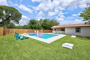 Stylish Georgetown Retreat with Pool & BBQ Grill - Image 3