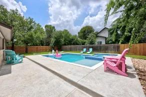 Stylish Georgetown Retreat with Pool & BBQ Grill - Image 4