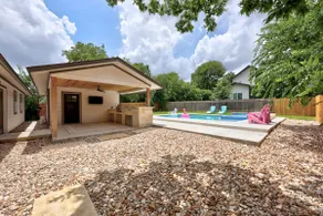 Stylish Georgetown Retreat with Pool & BBQ Grill - Image 5