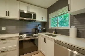 Modern Stay Near Convention Center, Polaris & OSU - Image 4
