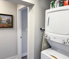 1500 ft² Space | 2 Bed 2 Bath | Large Kitchen - Image 5