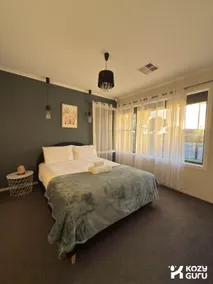 KozyGuru | 3BR Retreat to ADL & Barossa in 40m - Image 5