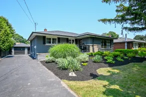 Niagara 3BR: Huge Deck, King Suite, EV & 5-Car - Image 2