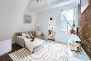 3BR Redfern | A/C, Parking, Sleeps 7, Walk to CBD - Image 2