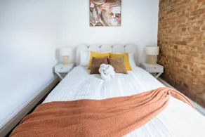 Walk to CBD 3BR Redfern A/C Groups Family Sleeps 7 - Image 2