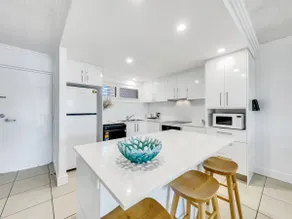 Stylish 3BR Apartment Opposite Chambers Island - Image 5