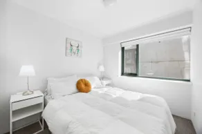 Stylish Braddon Retreat 2Bedroom with Free Parking - Image 5