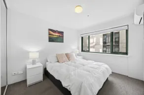 Stylish Braddon Retreat 2Bedroom with Free Parking - Image 4