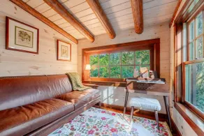 Creekside Fairytale Cabin Near Ferries to Seattle - Image 2