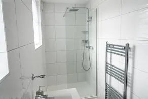 Quiet 1 Bedroom Flat with Secure Parking - Image 5