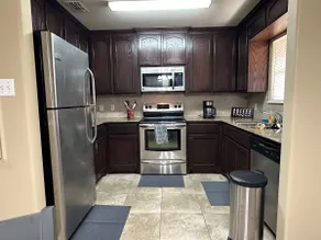 Cozy 2 Bedroom Apartment - Image 5