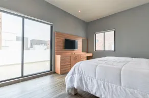 1 King, 3 Twin bed, Pool & 2 parking | 3BR2br 6ppl - Image 2