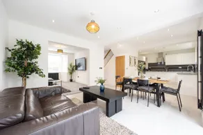 The Wilmslow House Free Parking - Close to Airport - Image 3