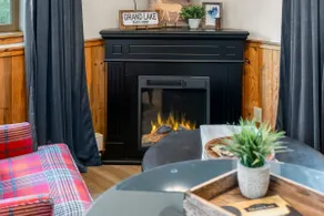Grand Lake Gem | Walk to Lake/Town | Stylish Decor - Image 4
