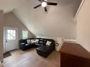 Carriage House in Herron-Morton Walk to Local Favs - Image 3