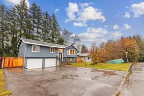 Spacious 3BR Home in Maple Ridge - Image 5