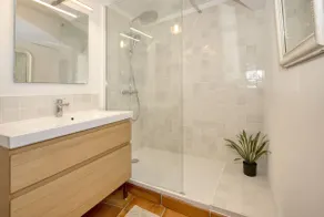Charming house in the city center, private access - Image 4