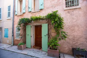 Charming house in the city center, private access - Image 5