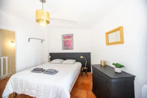 Charming house in the city center, private access - Image 3