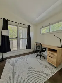 Quiet condo near Christiana, UD, Wilmington | Desk - Image 4