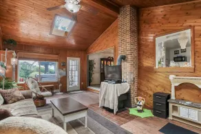 Peaceful Hilltop Getaway - Image 4