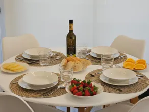 Elegant Sunny Winter Beach Stay - Gym Near Airport - Image 3