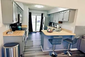 3BR Suburban Getaway in Indy 7 min to Airport - Image 2