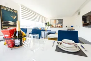 Guildford Town Centre Apartment With 55”TV Netflix - Image 3