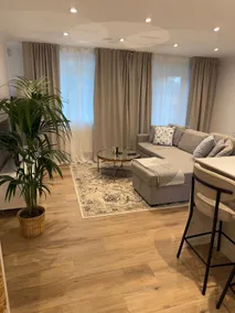 Cosy 2 bed Flat Woking 30 min via Train to London - Image 2
