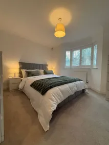 Cosy 2 bed Flat Woking 30 min via Train to London - Image 3